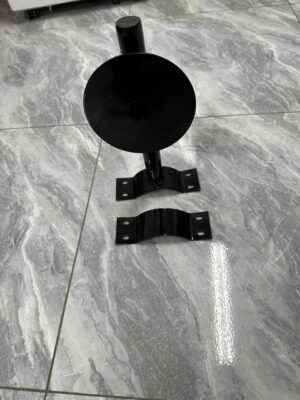 Tay vươn camera