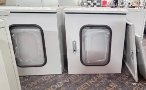 TỦ ĐIỆN NGOÀI NHÀ KT 600X500X300X1.2MM, TỦ 2 LỚP CÁNH, CÁNH NGOÀI MICA