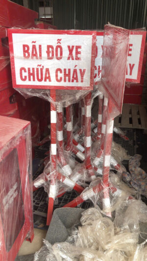 BIỂN BÁO BÃI ĐỖ XE CHỮA CHÁY CÓ CHÂN